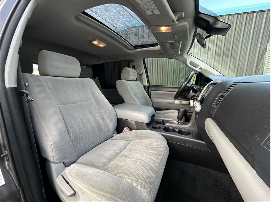 Used 2018 Toyota Sequoia SR5 w/ Carpet Cargo Mat Package image 4