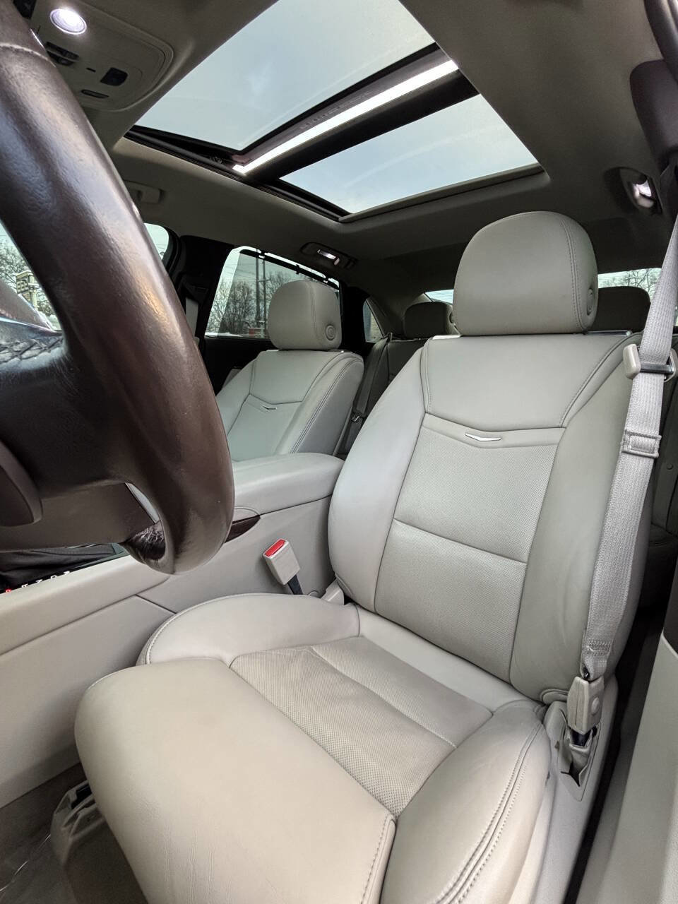 Used 2013 Cadillac XTS Premium image 28