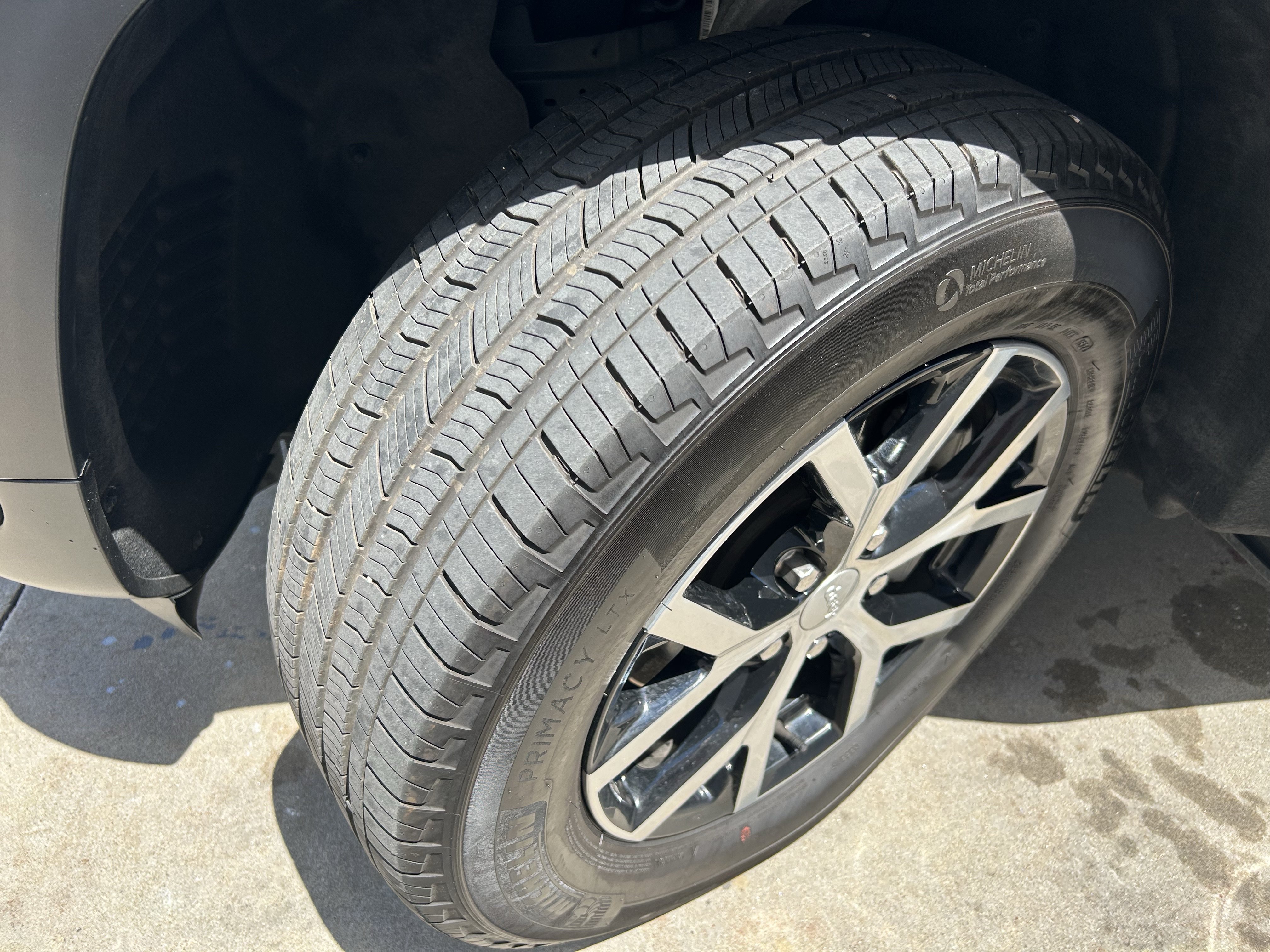 Used 2024 Jeep Grand Cherokee Limited AWD/4WD image 11