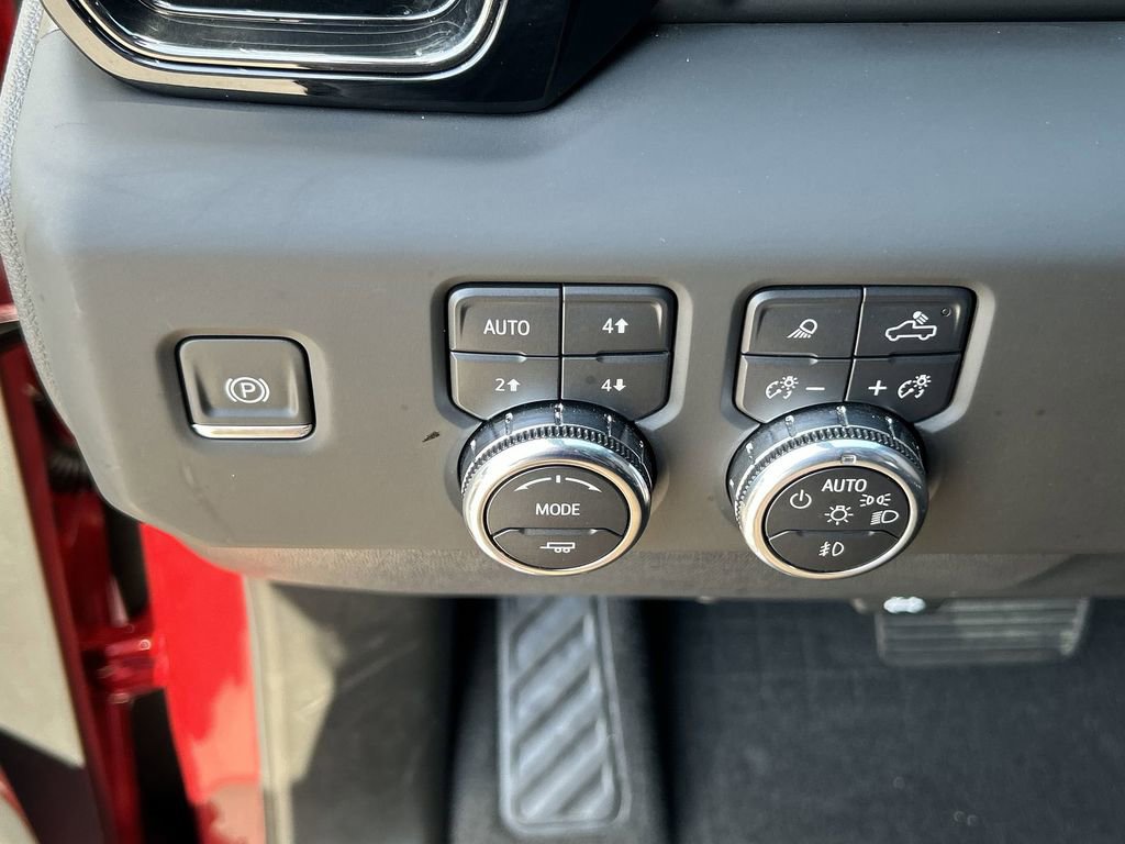 Used 2025 GMC Sierra 1500 AT4 w/ Technology Package AWD/4WD image 18