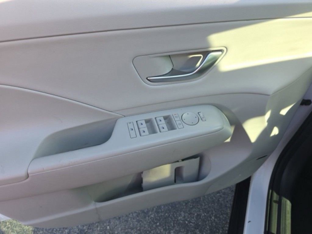 Used 2024 Hyundai Kona Limited AWD/4WD image 11