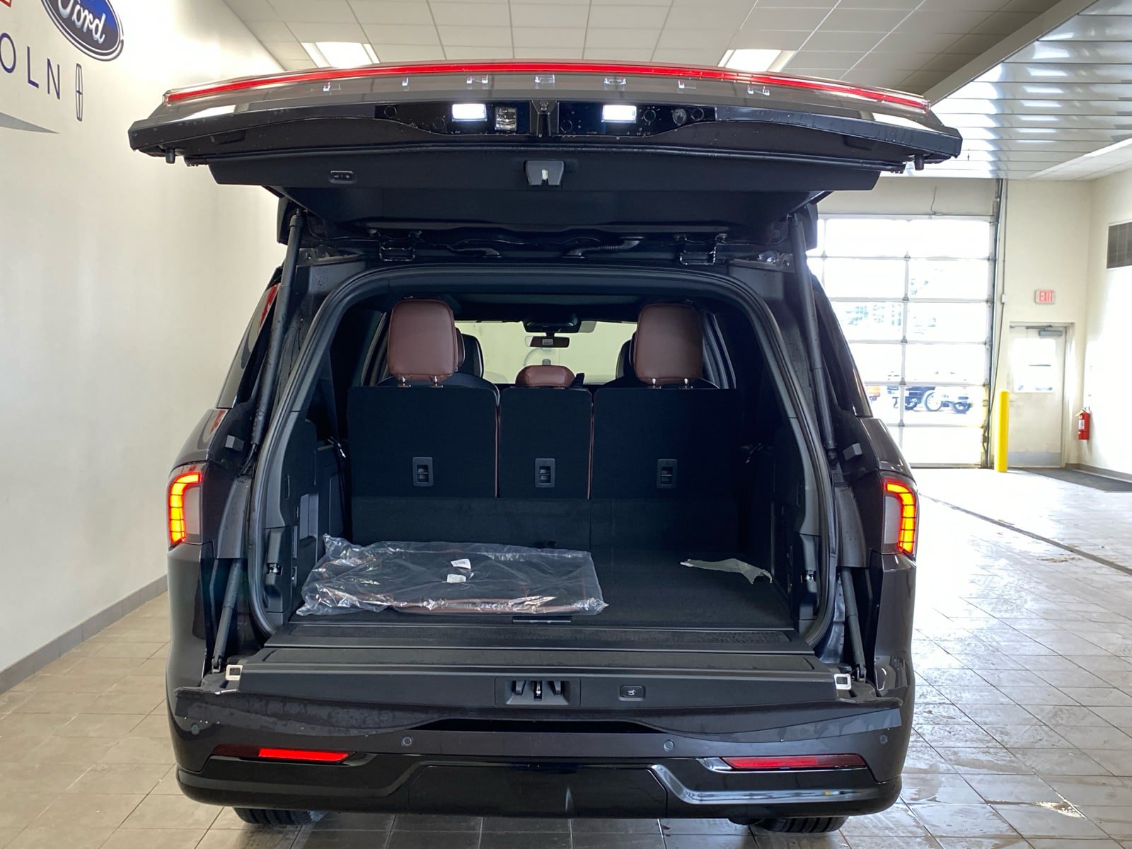 New 2026 Lincoln Navigator L Reserve AWD/4WD image 9