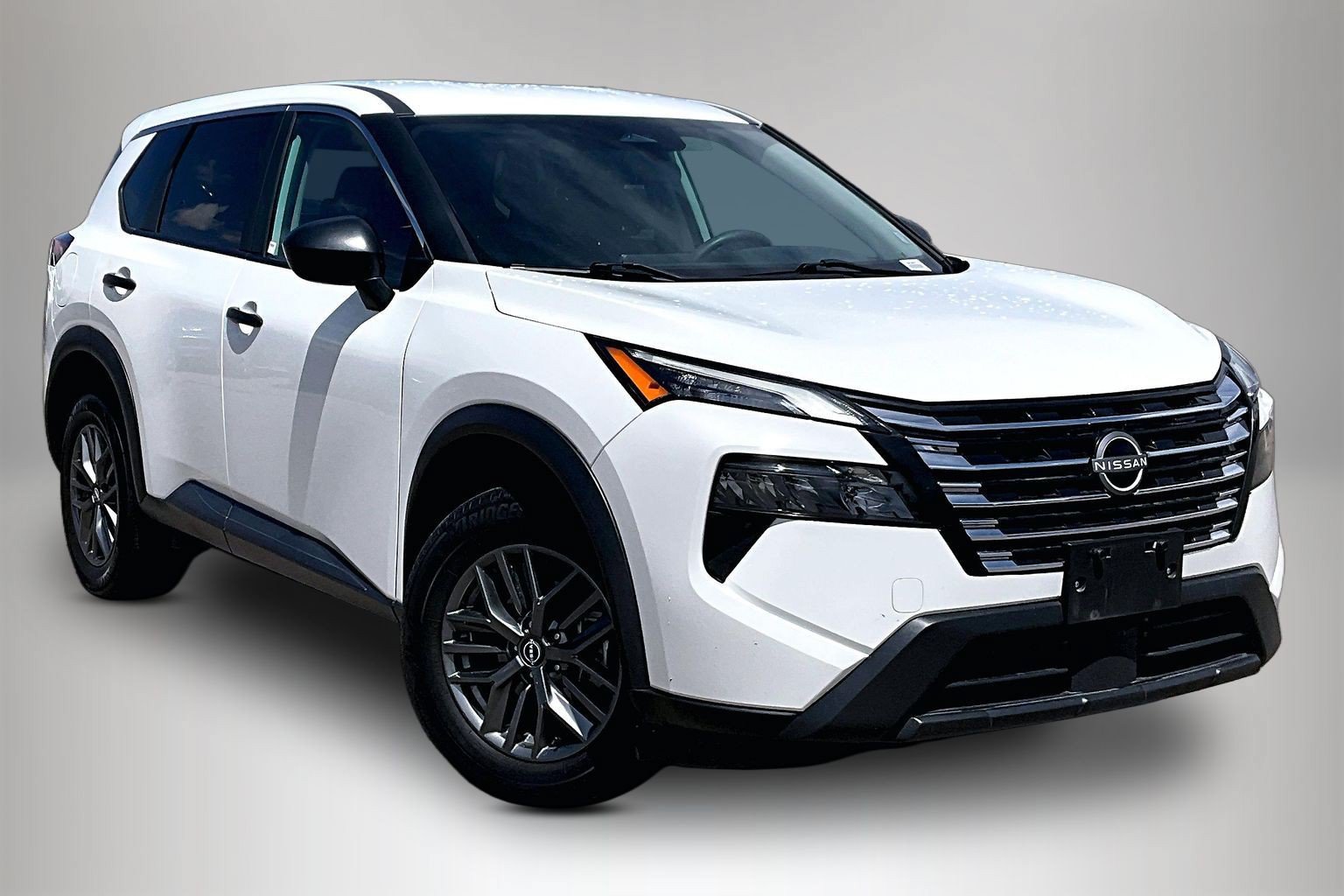 Used 2024 Nissan Rogue S FWD image 1