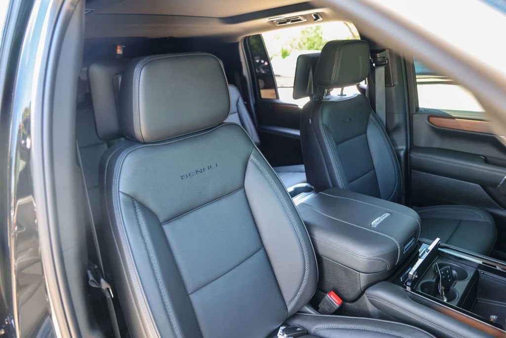 Used 2026 GMC Yukon XL Denali w/ Denali Reserve Package image 34