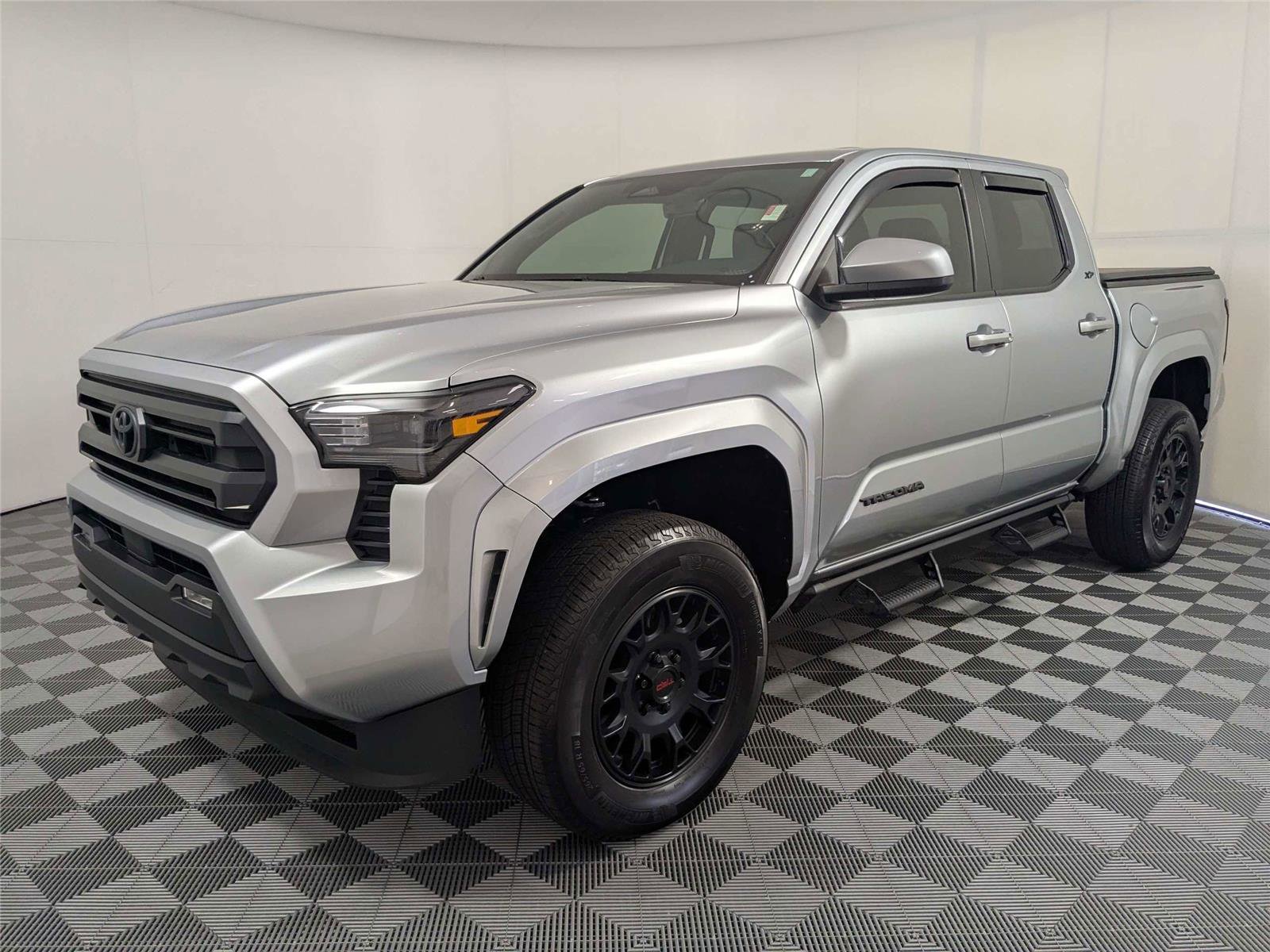 Certified 2024 Toyota Tacoma SR5 AWD/4WD image 2