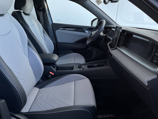 New 2026 Volkswagen Tiguan SE R-Line image 24