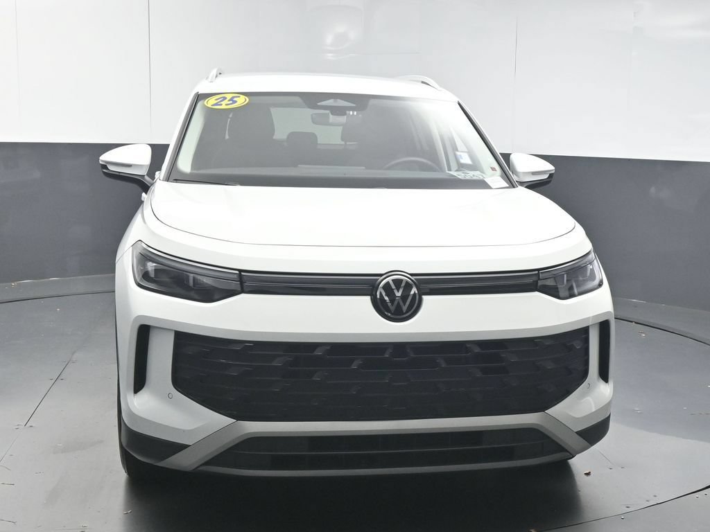 Used 2025 Volkswagen Tiguan S FWD image 3