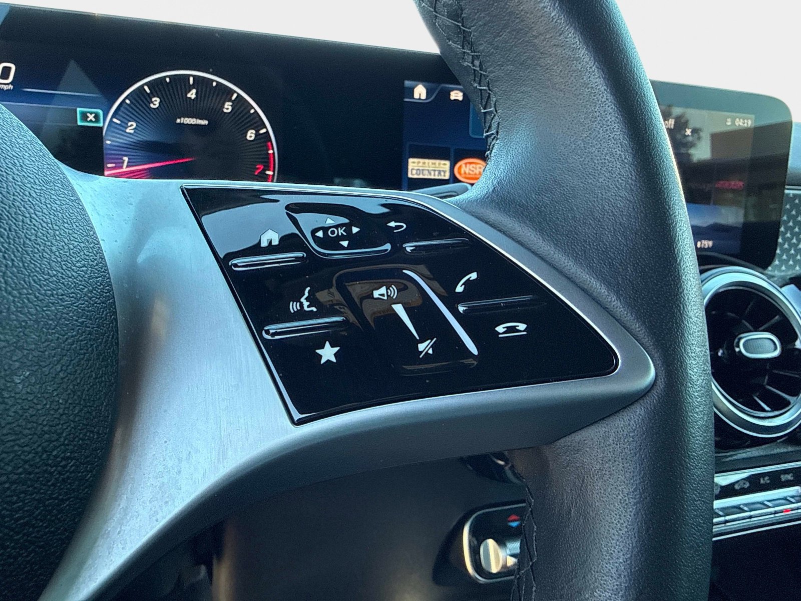 Used 2025 Mercedes-Benz GLB 250 image 31