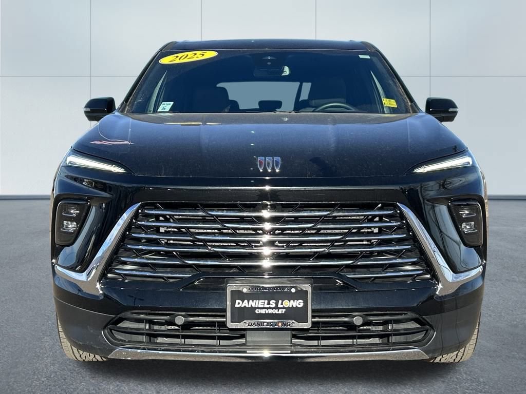 Used 2025 Buick Enclave Preferred image 3