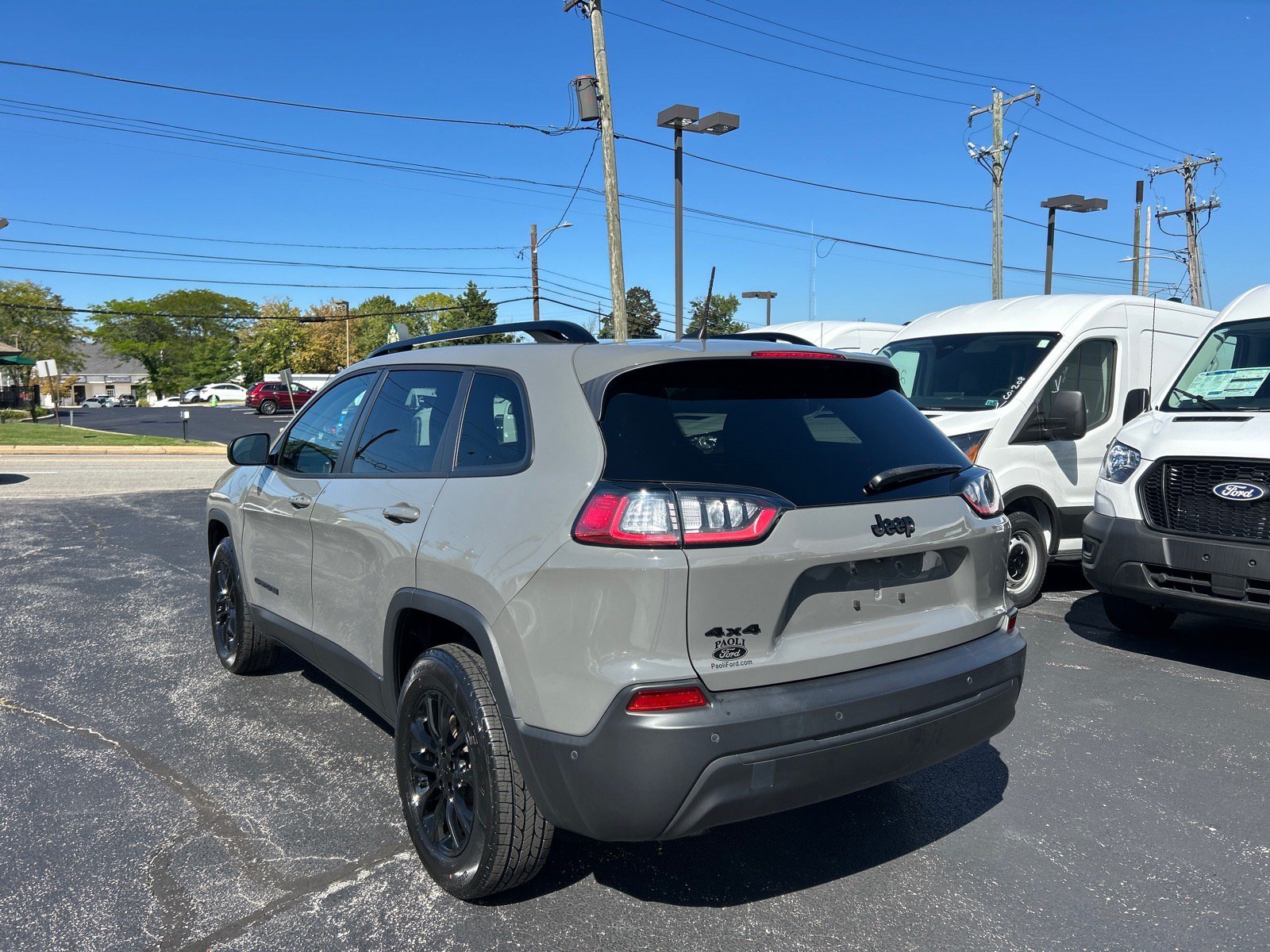 Used 2023 Jeep Cherokee Altitude Lux w/ Mopar Interior Package AWD/4WD image 12