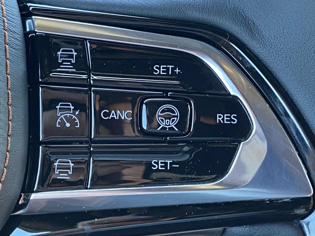 New 2026 Jeep Grand Cherokee Summit w/ Obsidian Package AWD/4WD image 29