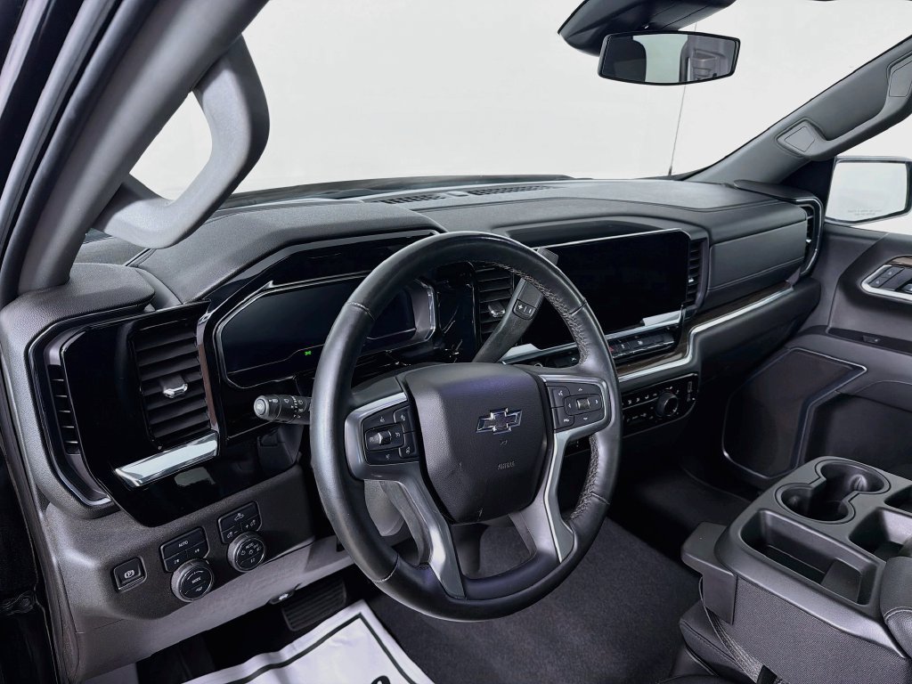 Used 2025 Chevrolet Silverado 1500 RST AWD/4WD image 9