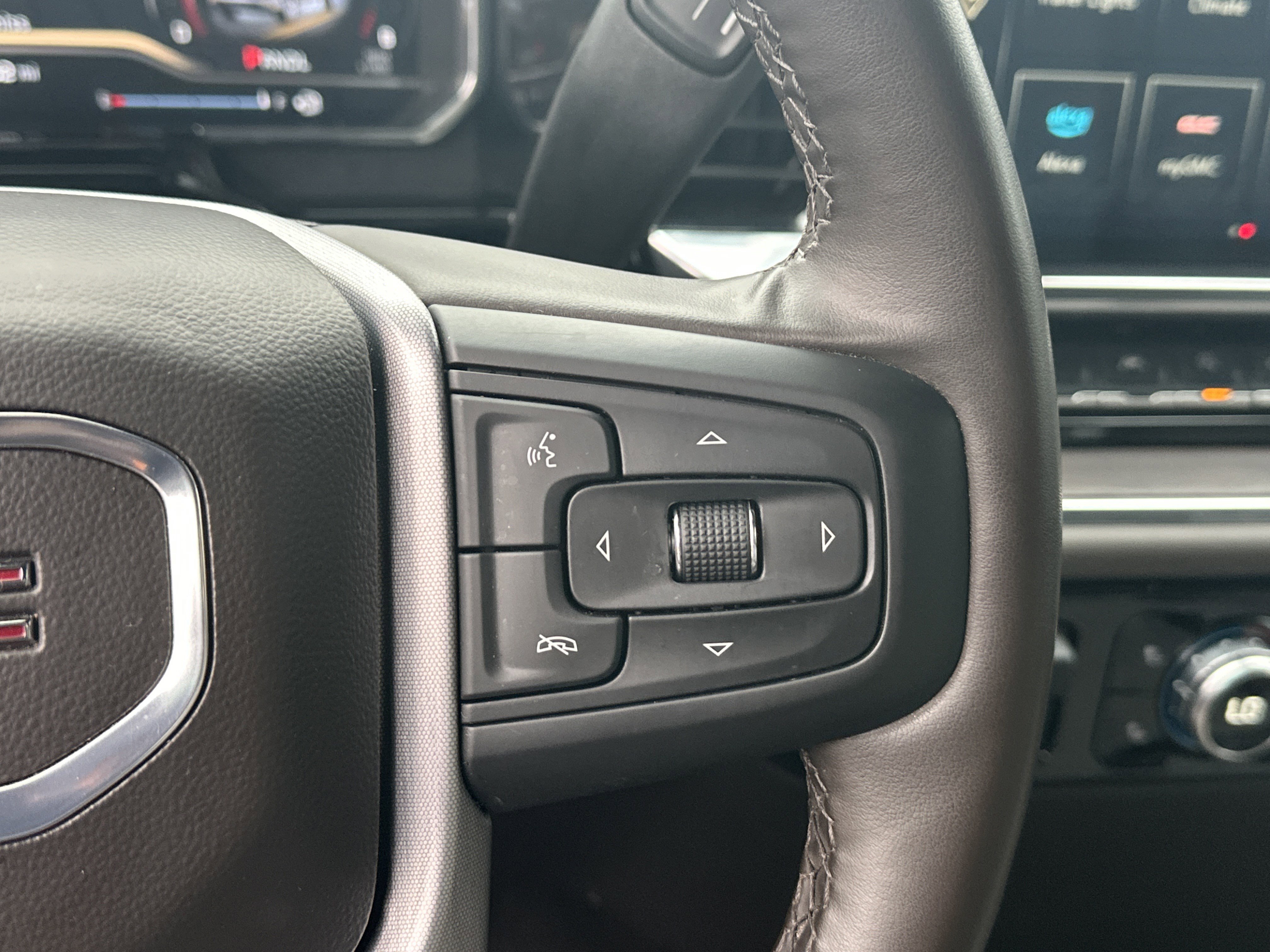 Certified 2025 GMC Sierra 1500 SLT image 27