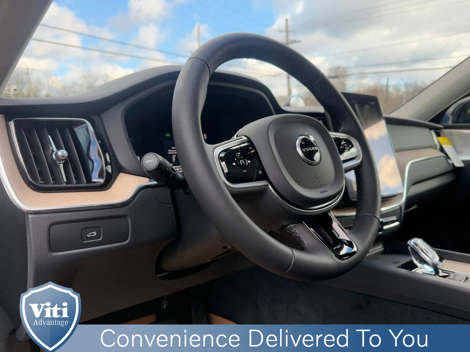 New 2026 Volvo XC60 B5 Ultra w/ Protection Package Premier AWD/4WD image 2