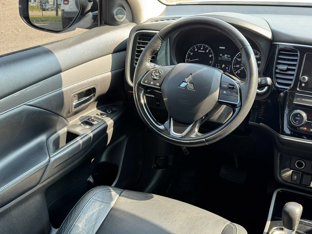 Used 2019 Mitsubishi Outlander SEL AWD/4WD image 12