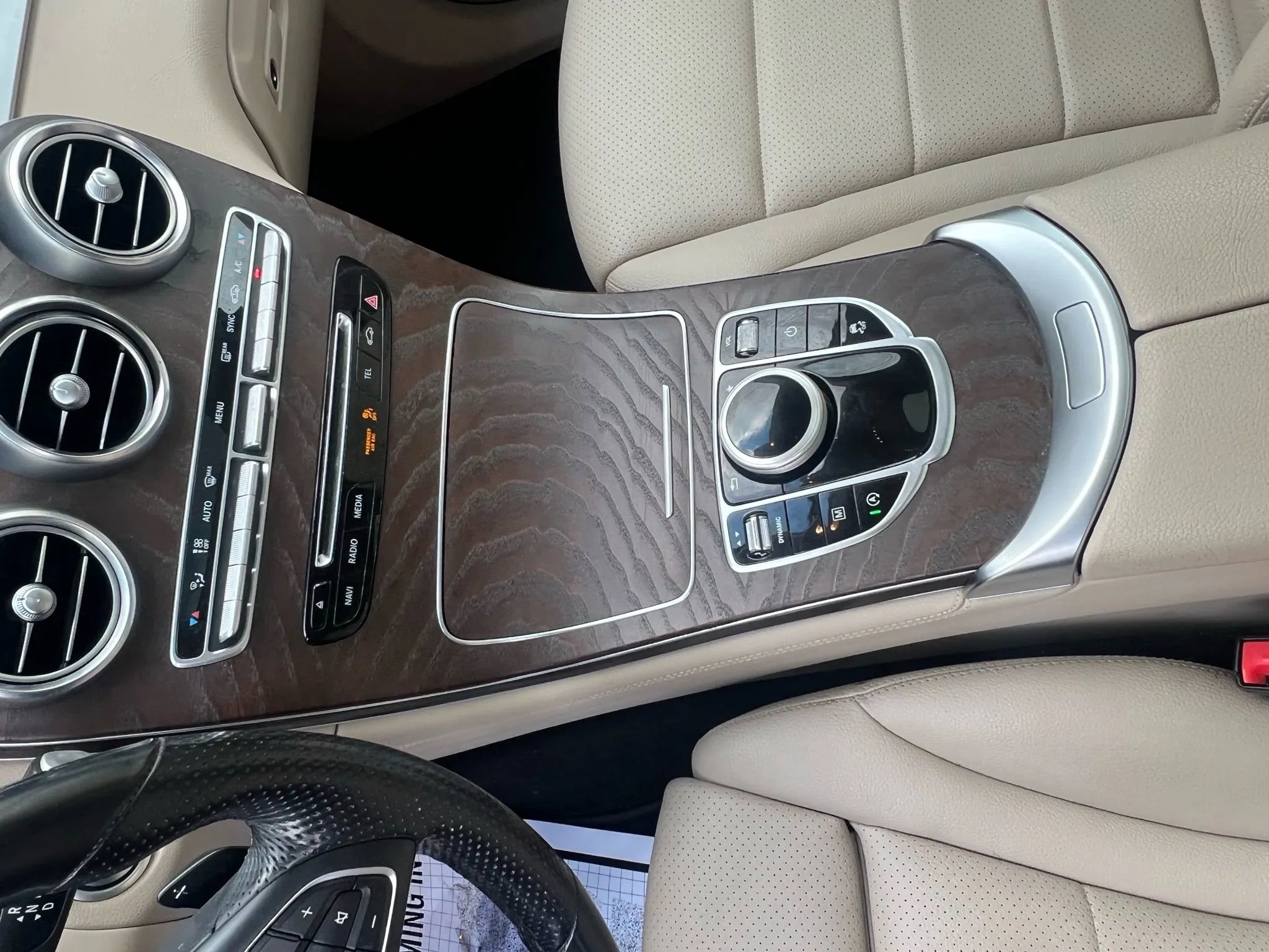 Used 2019 Mercedes-Benz GLC 300 4MATIC w/ Premium Package image 26