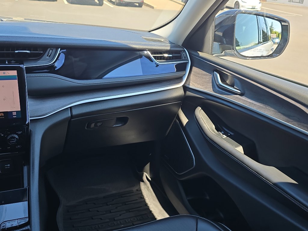 Used 2023 Jeep Grand Cherokee 30th Anniversary image 23