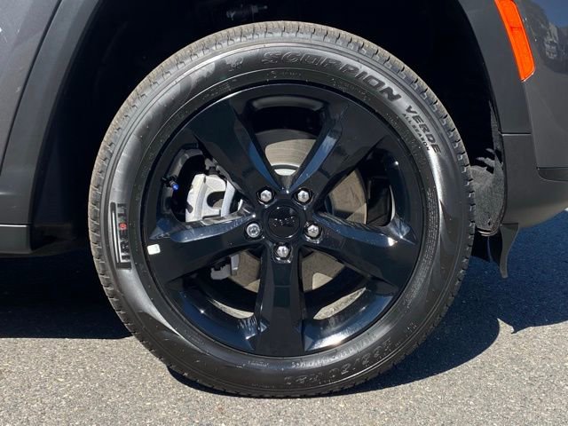 New 2025 Jeep Grand Cherokee L Limited w/ Black Appearance Package image 18