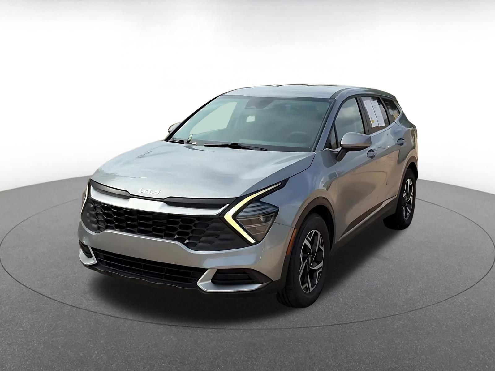 Used 2024 Kia Sportage LX image 8