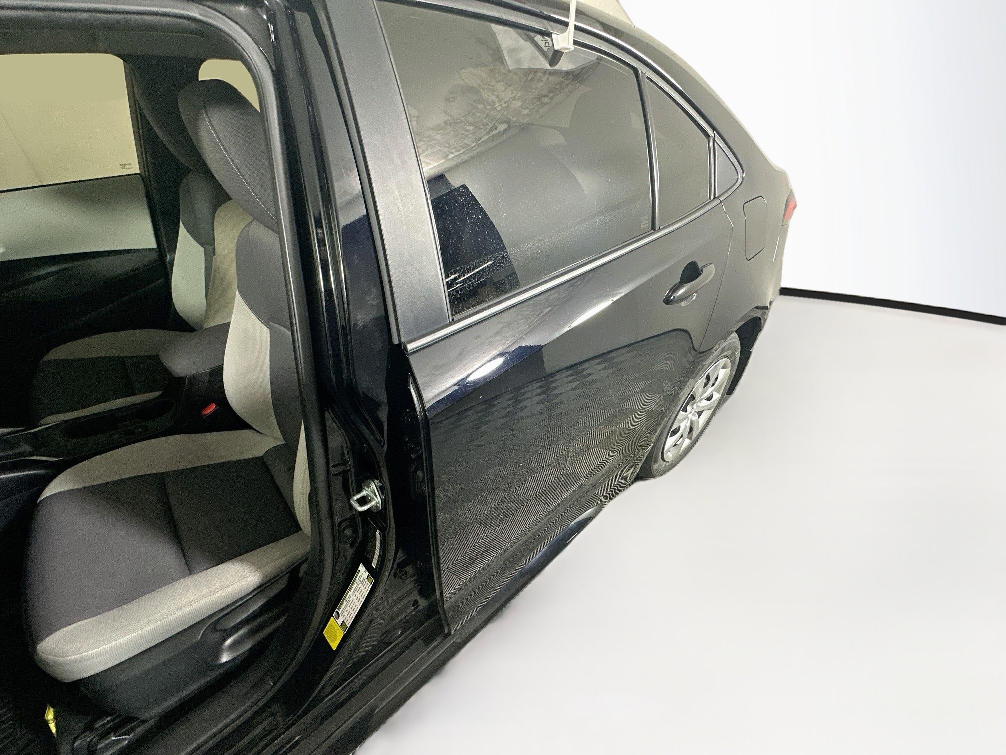 Used 2025 Toyota Corolla LE FWD image 12