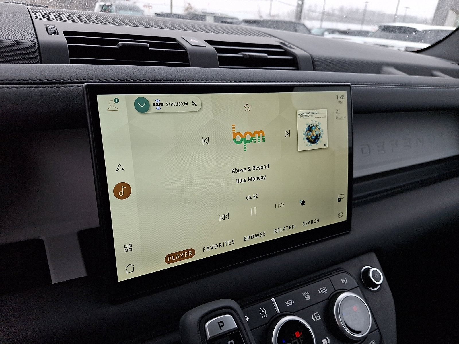 Used 2025 Land Rover Defender 110 S image 17