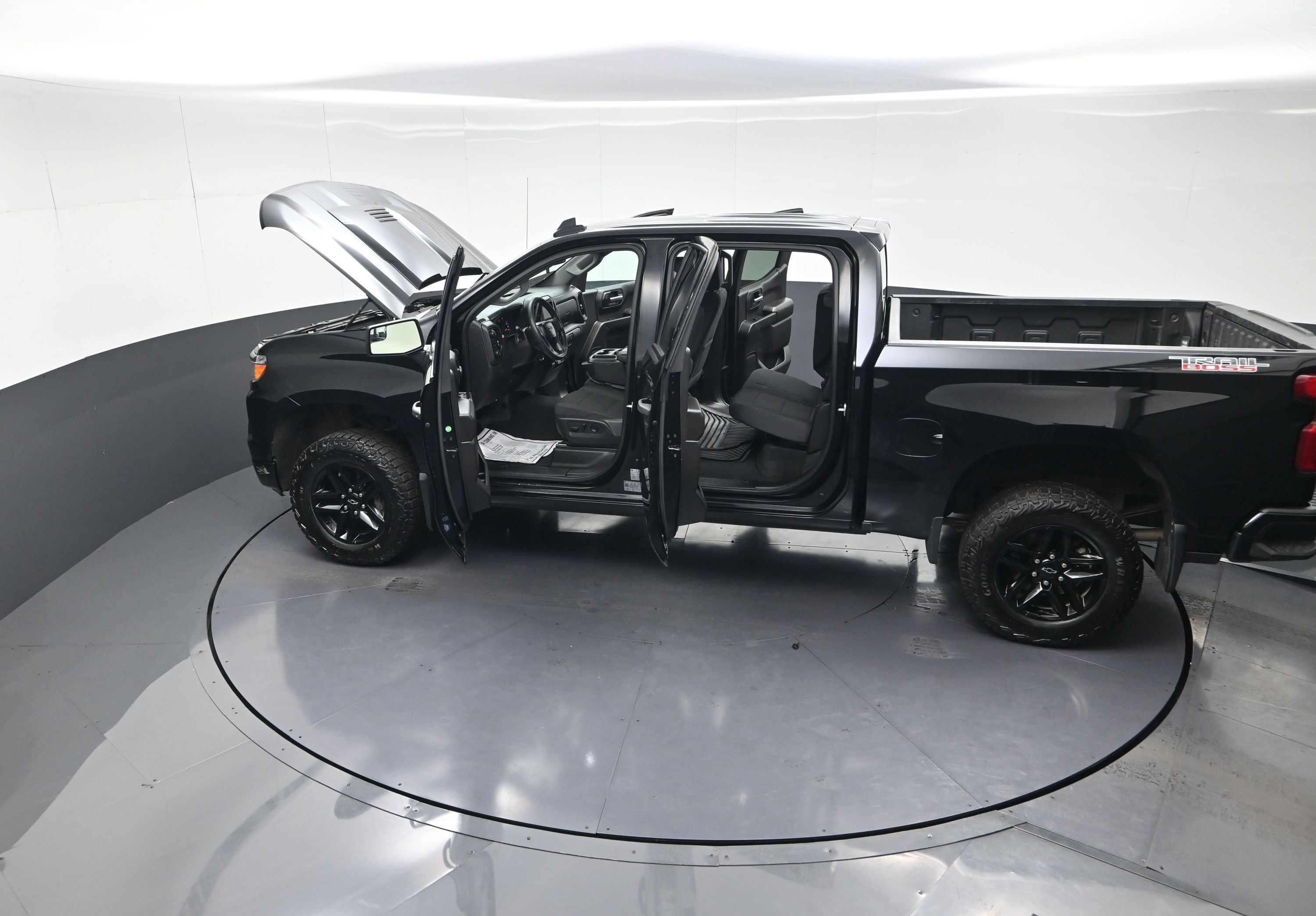 Used 2025 Chevrolet Silverado 1500 Custom Trail Boss AWD/4WD image 15