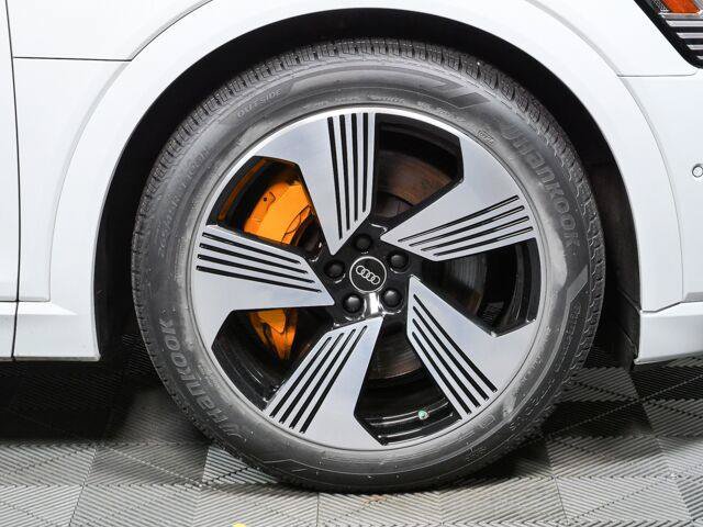 Used 2023 Audi e-tron Premium Plus w/ Premium Plus Package AWD/4WD image 41