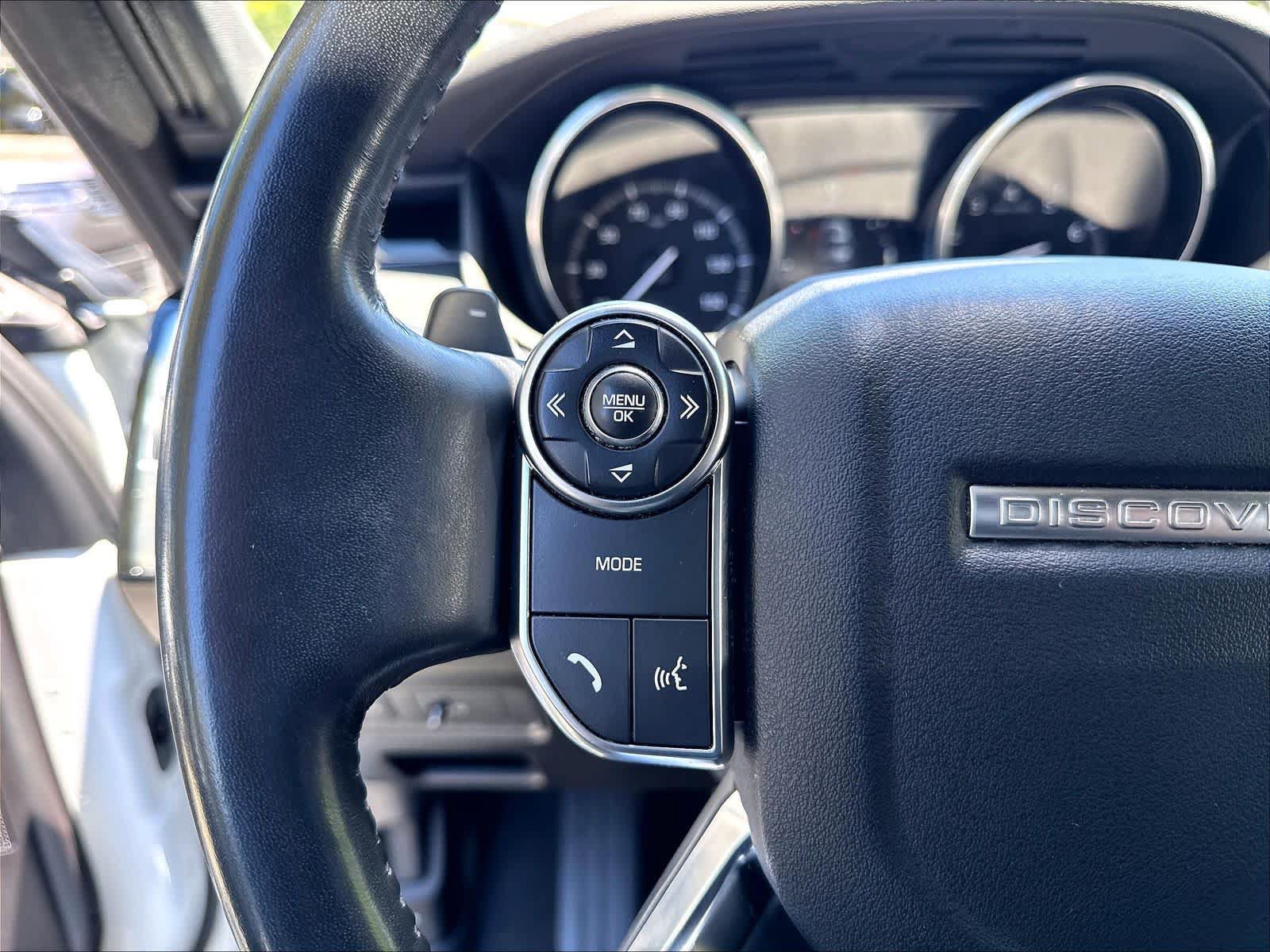 Used 2017 Land Rover Discovery SE AWD/4WD image 18