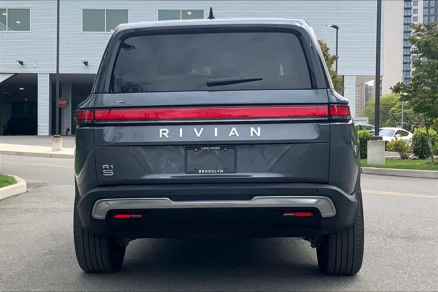 Used 2025 Rivian R1S Adventure AWD/4WD image 4
