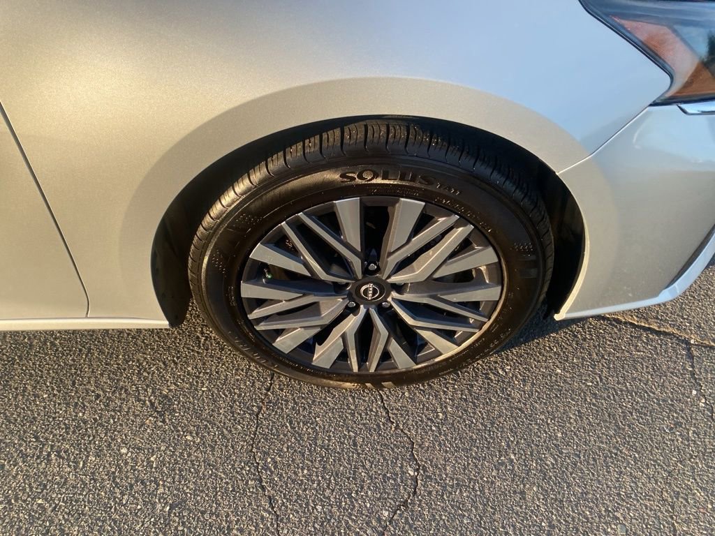 Used 2023 Nissan Altima 2.5 SV image 9