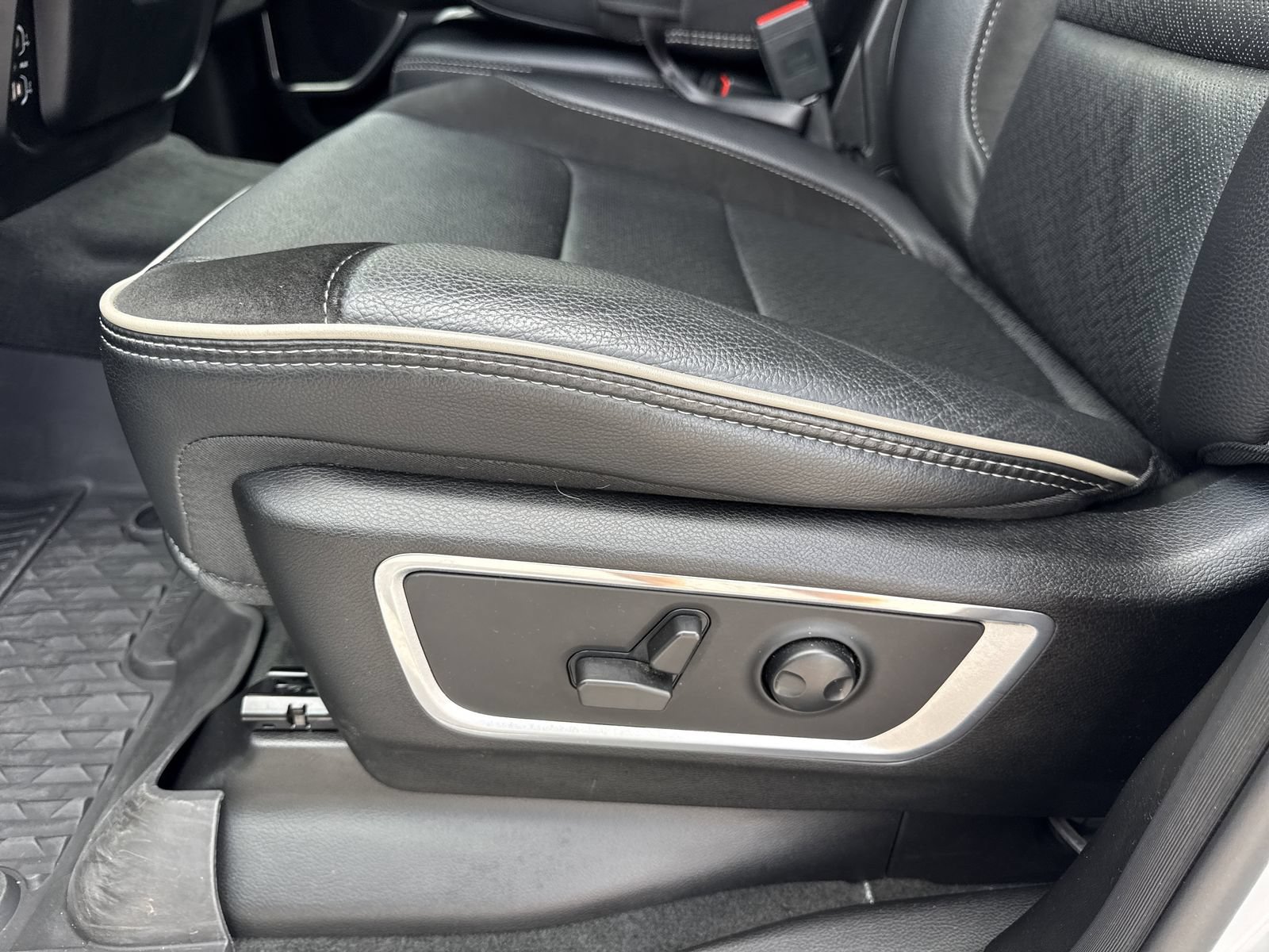 Used 2022 RAM 1500 Laramie RWD image 18