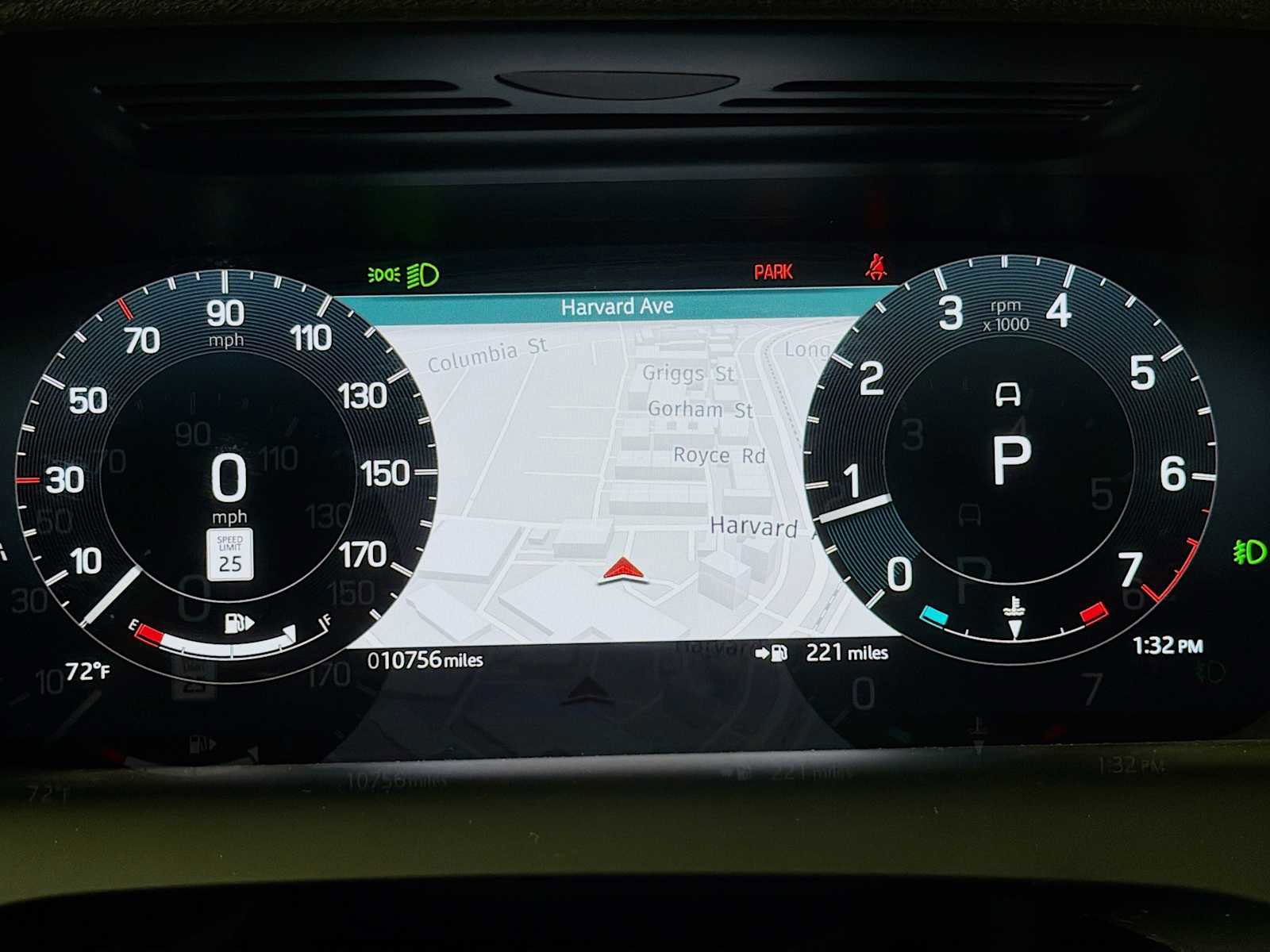 Certified 2025 Land Rover Discovery Sport Dynamic SE AWD/4WD image 12