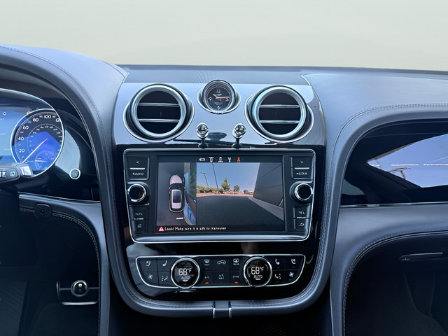 Used 2019 Bentley Bentayga AWD/4WD image 20