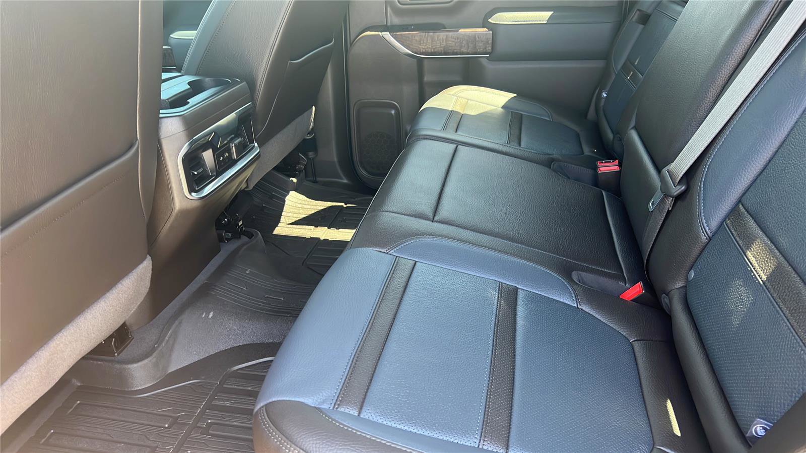 Used 2022 GMC Sierra 3500 Denali w/ Denali Ultimate Package AWD/4WD image 14
