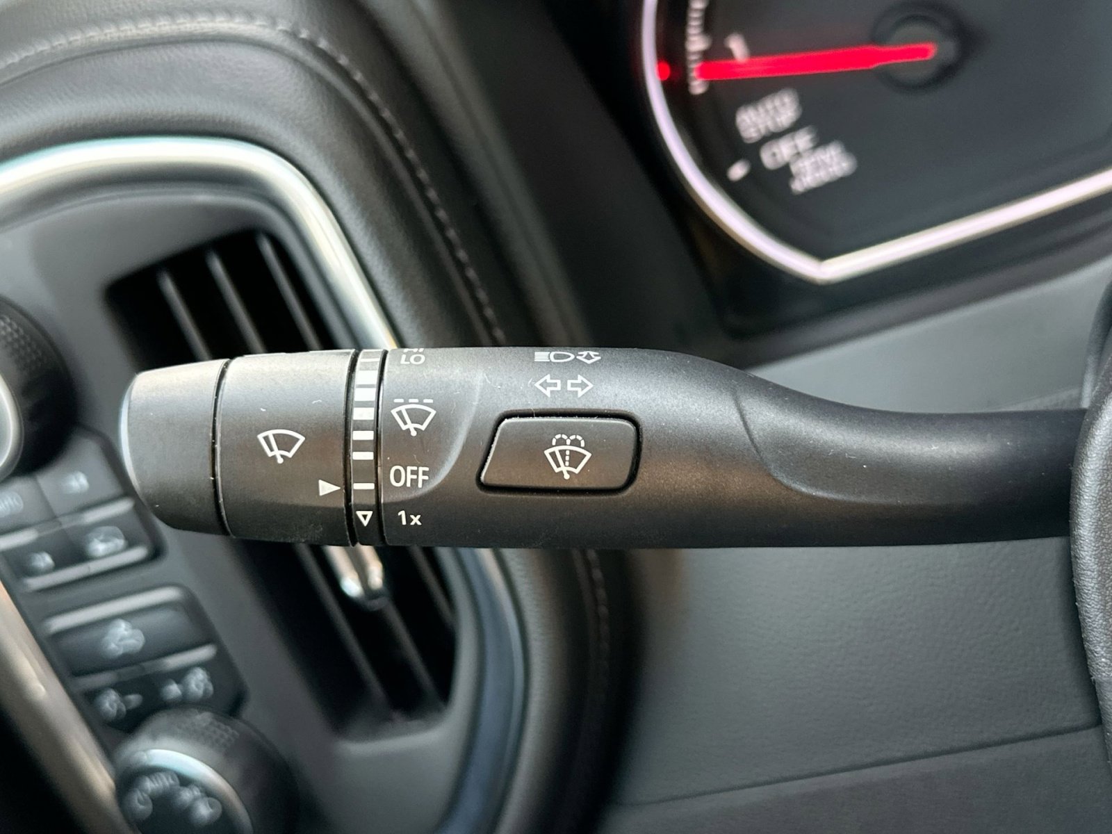 Used 2022 Chevrolet Silverado 1500 LT image 27