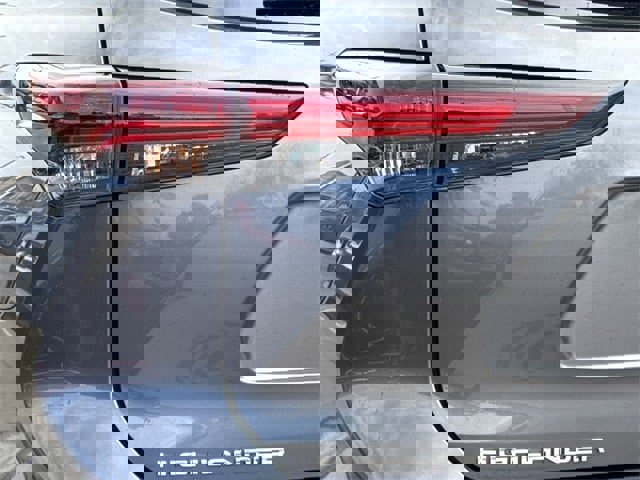 Used 2024 Toyota Highlander XLE image 6