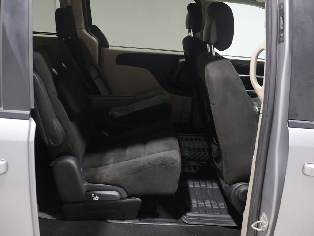 Used 2016 Dodge Grand Caravan SXT FWD image 22