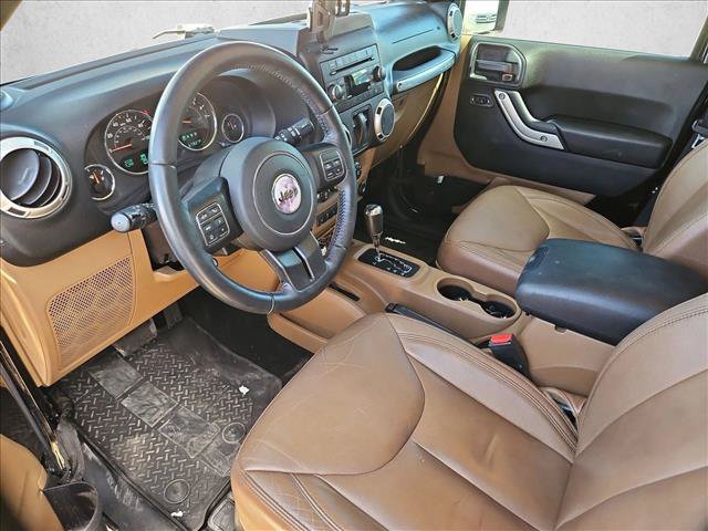 Used 2018 Jeep Wrangler Sahara w/ Connectivity Group AWD/4WD image 12