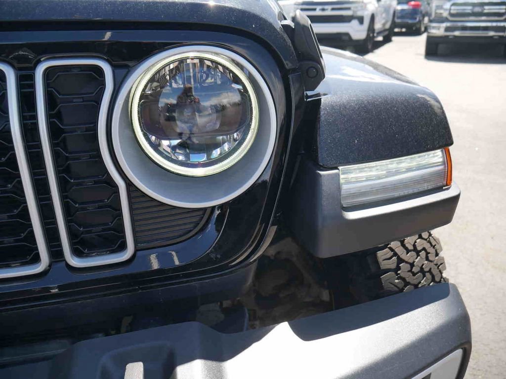 Used 2024 Jeep Wrangler Sahara w/ Technology Group AWD/4WD image 27