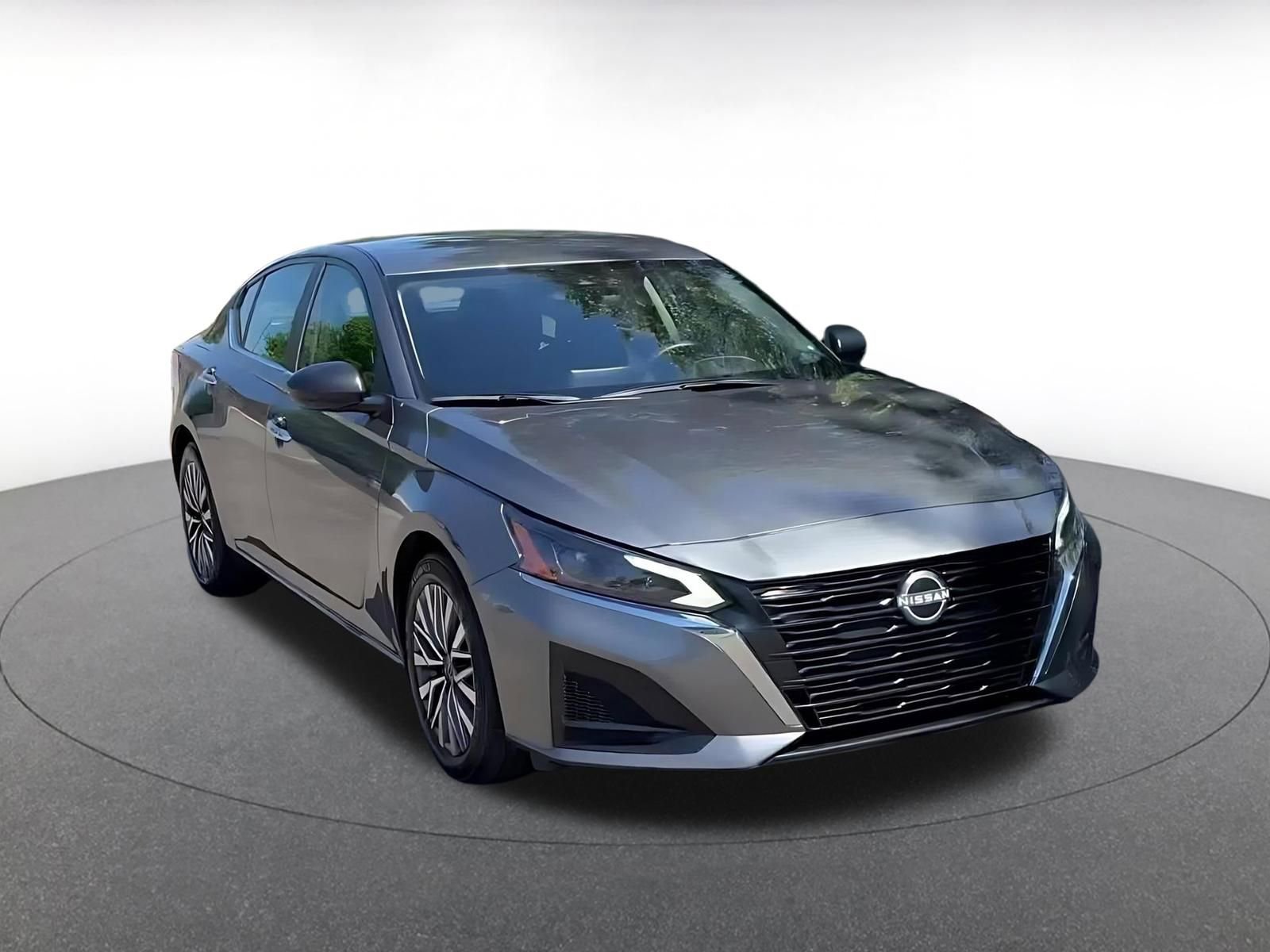 Used 2025 Nissan Altima 2.5 SV FWD image 3