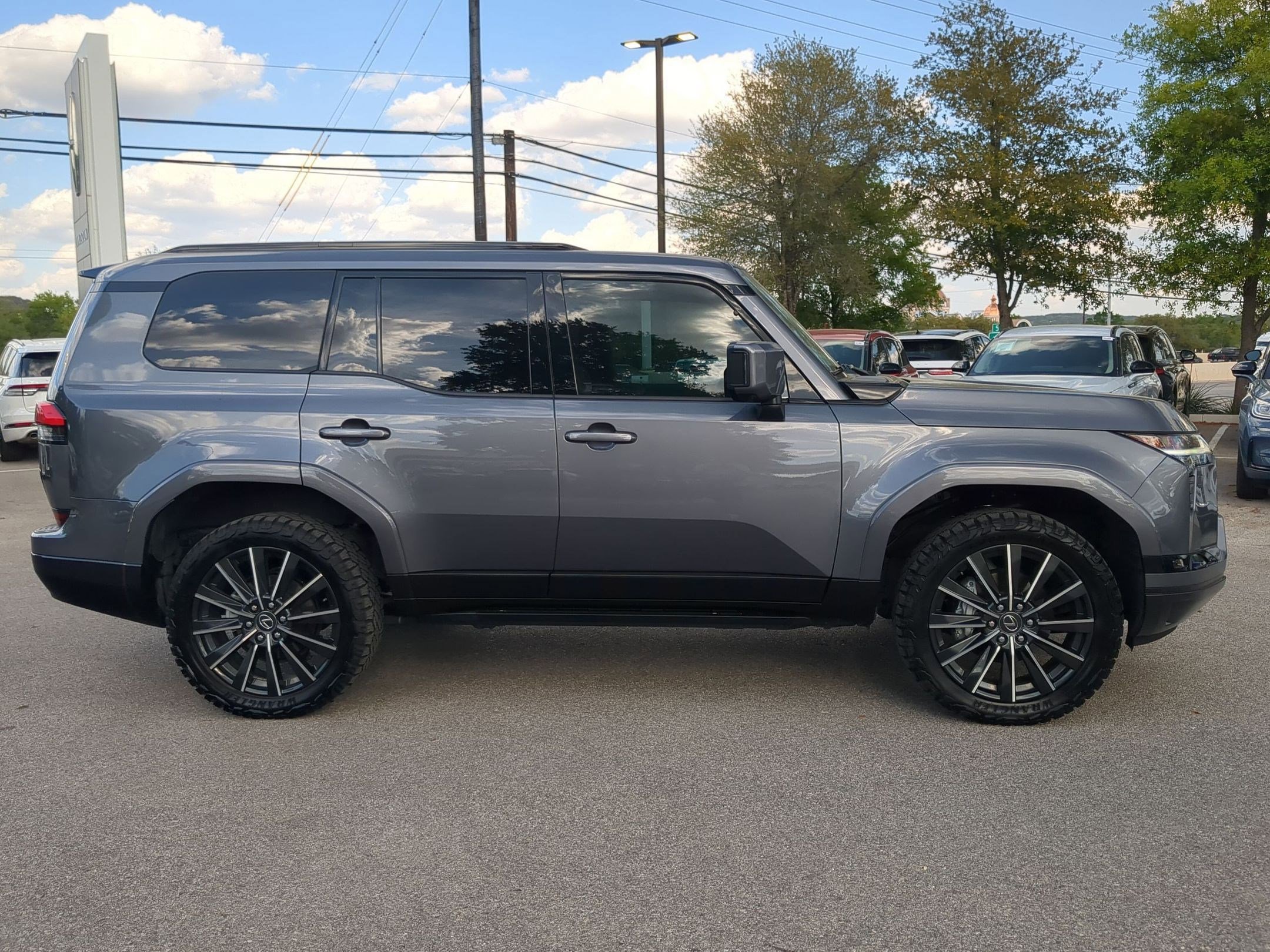 Used 2025 Lexus GX 550 w/ Accessory Package (Z1) AWD/4WD image 2