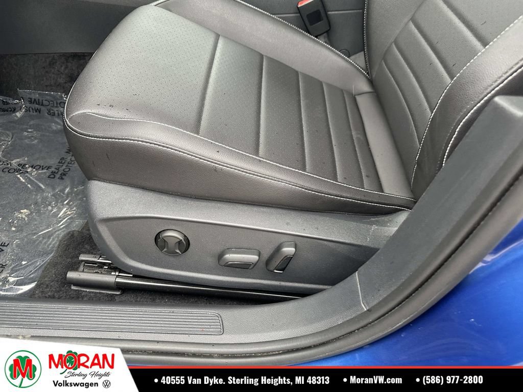 Used 2023 Volkswagen Jetta SE w/ Panoramic Sunroof Package FWD image 19