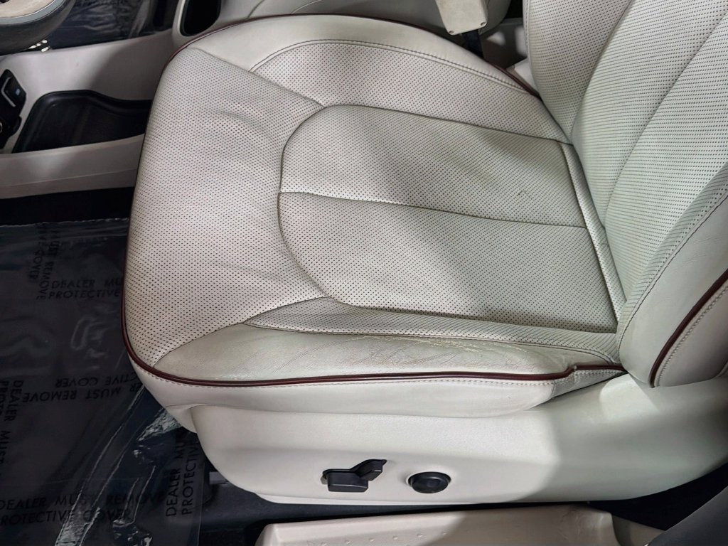Used 2017 Chrysler Pacifica Limited w/ UConnect Theater Package FWD image 21