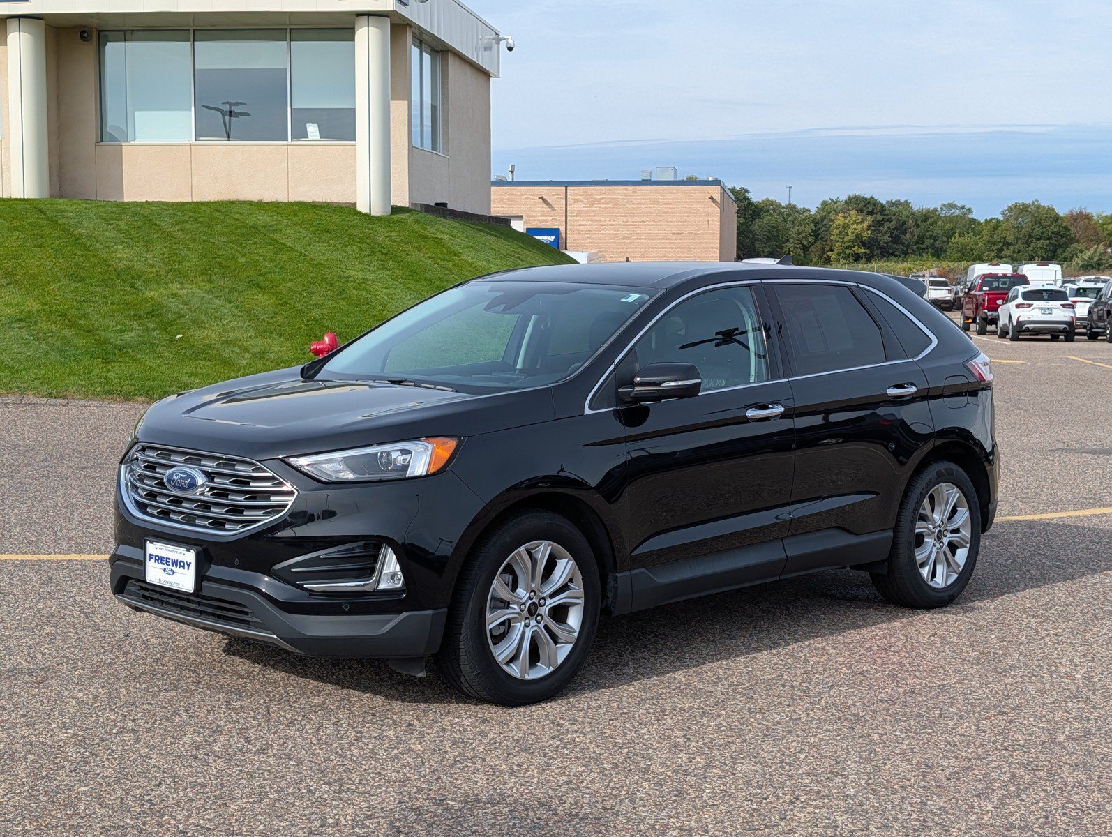Used 2023 Ford Edge Titanium AWD/4WD image 1