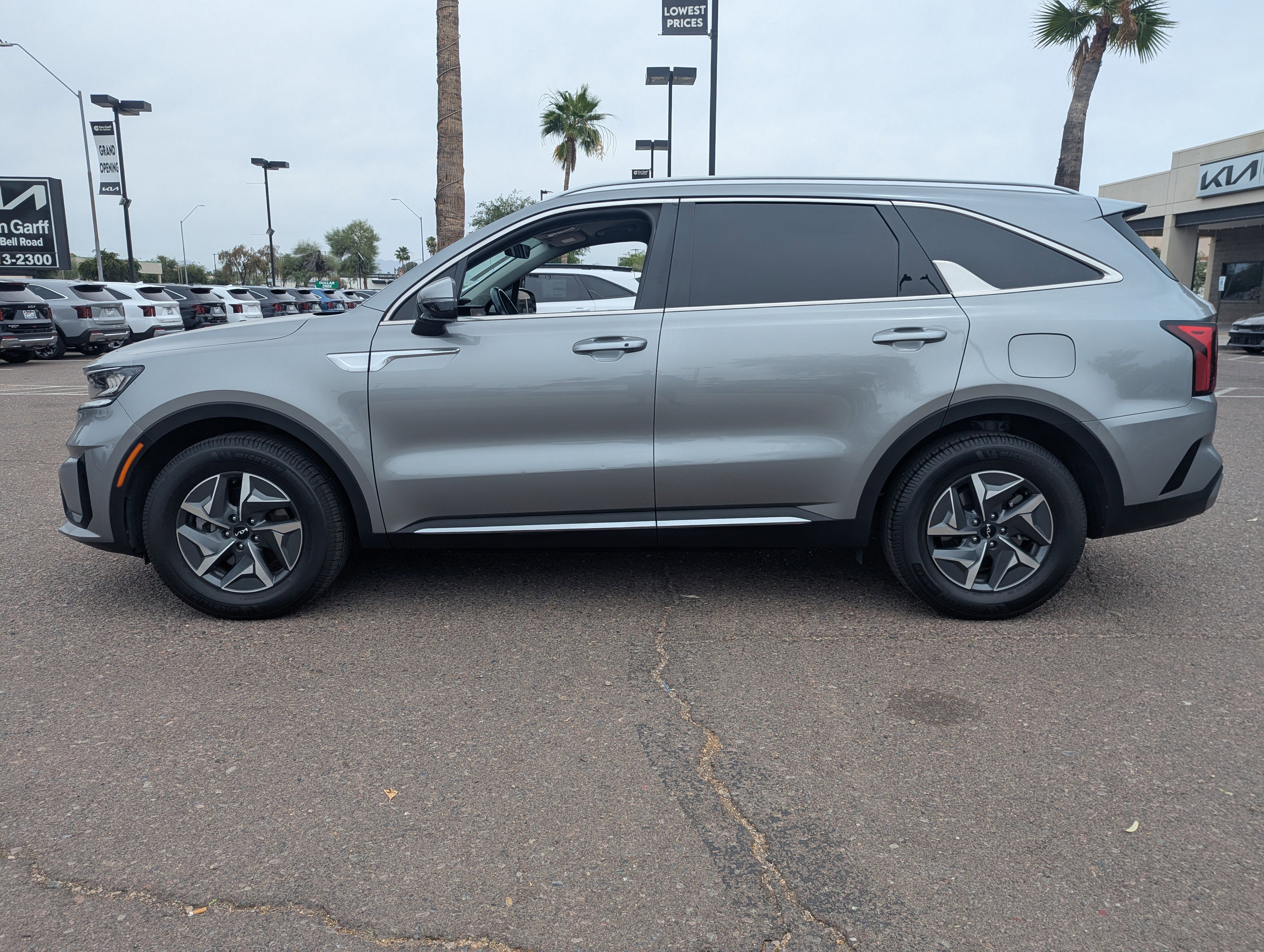 Certified 2023 Kia Sorento EX FWD image 5