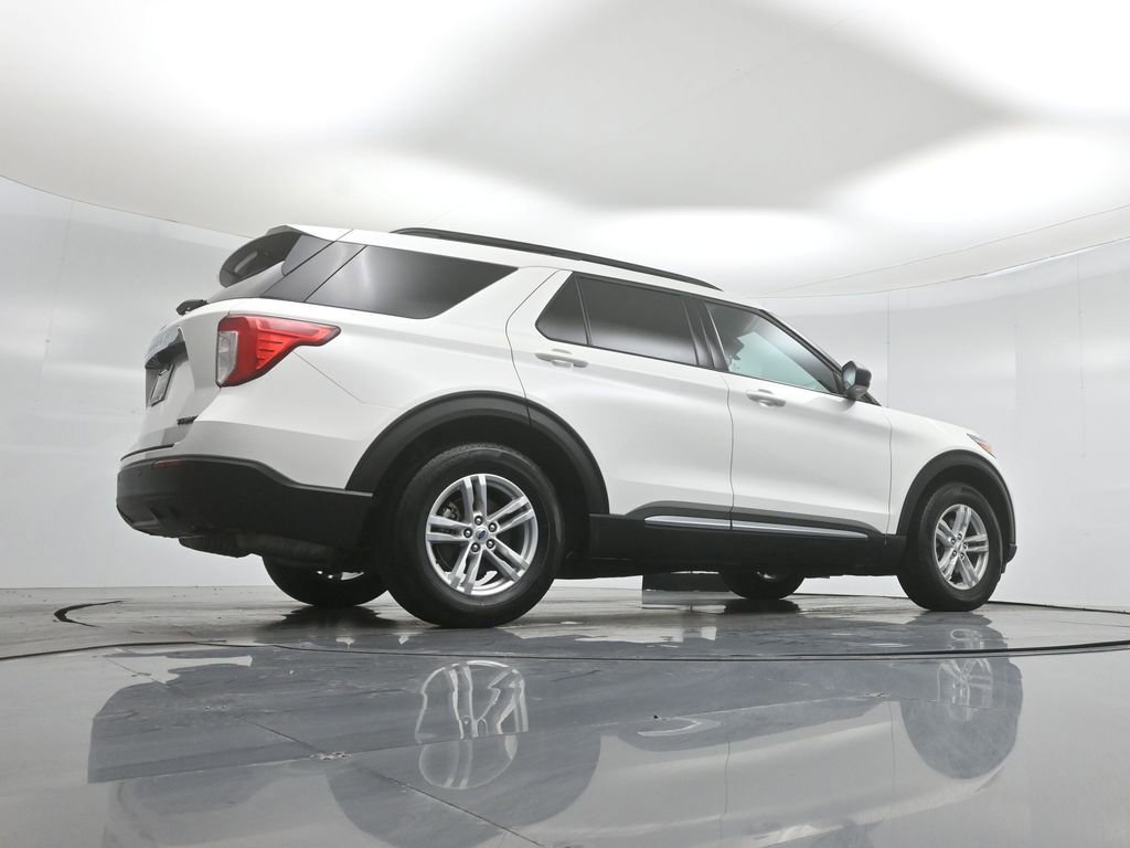 Certified 2024 Ford Explorer XLT RWD image 48