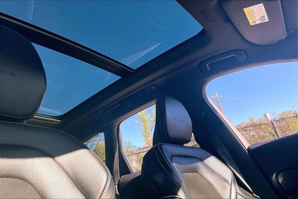 Used 2019 Volvo XC60 T8 R-Design w/ Advanced Package image 21