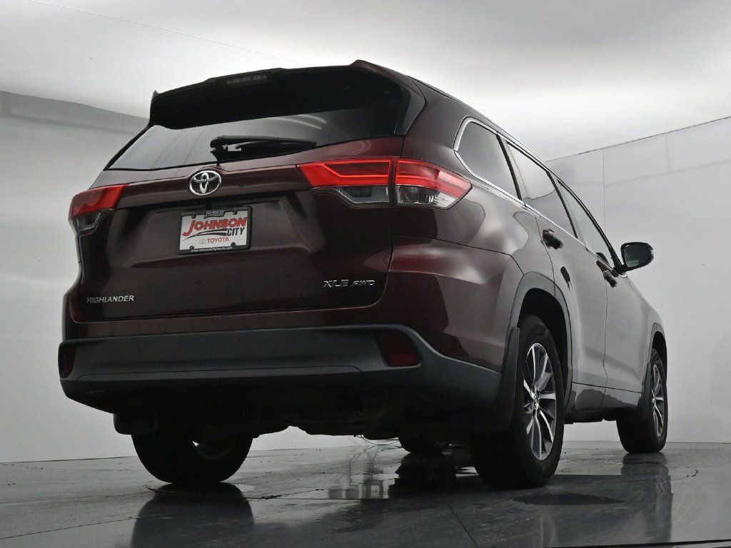 Used 2018 Toyota Highlander XLE AWD/4WD image 36