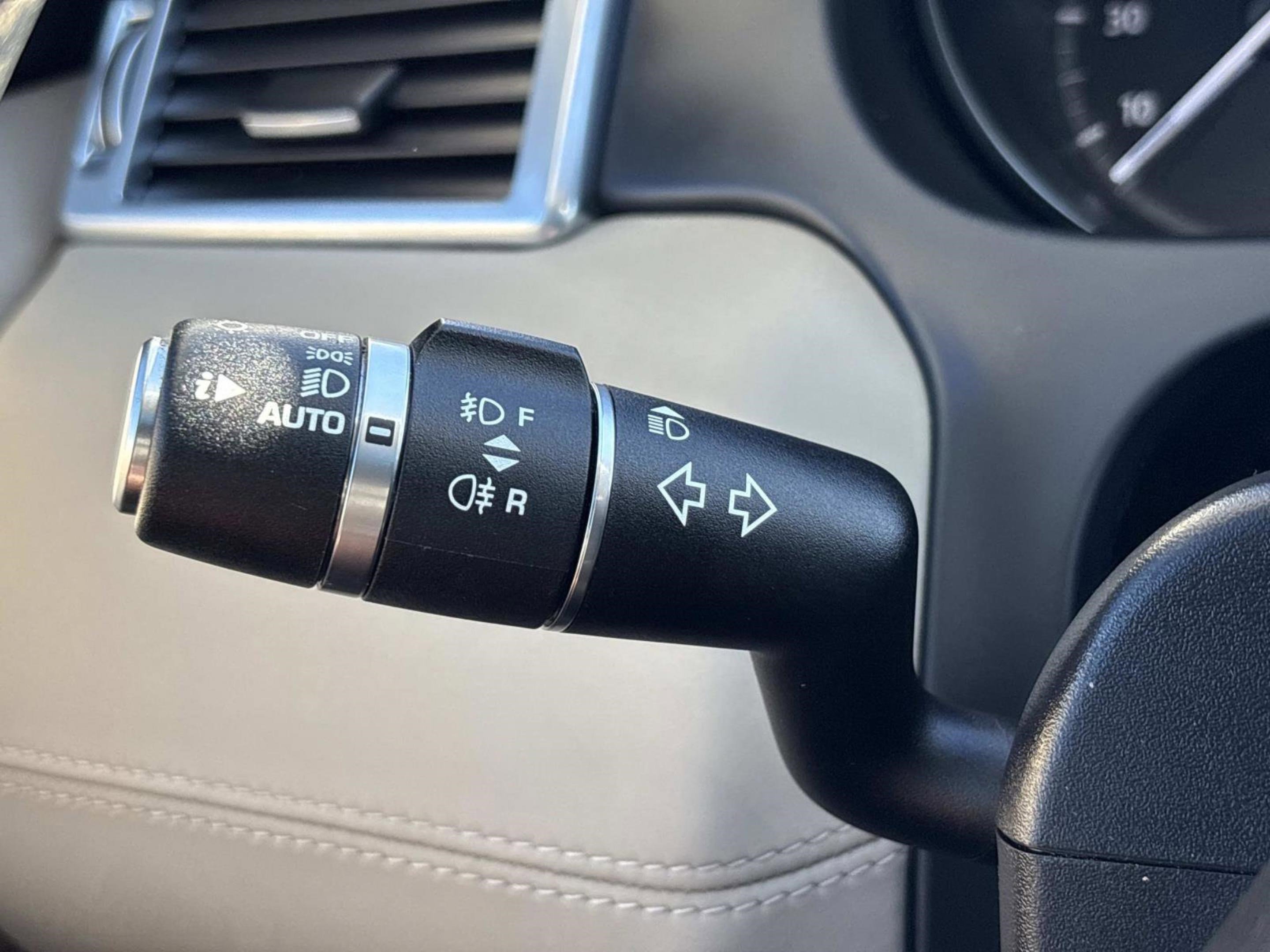 Used 2017 Land Rover Discovery Sport HSE image 23