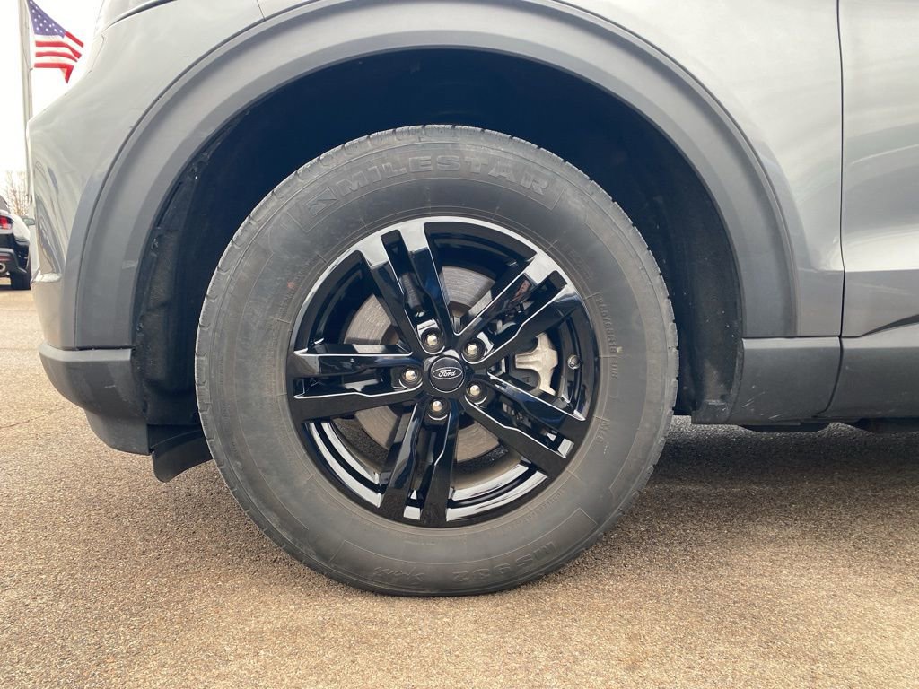 Certified 2023 Ford Explorer XLT w/ Equipment Group 202A image 13